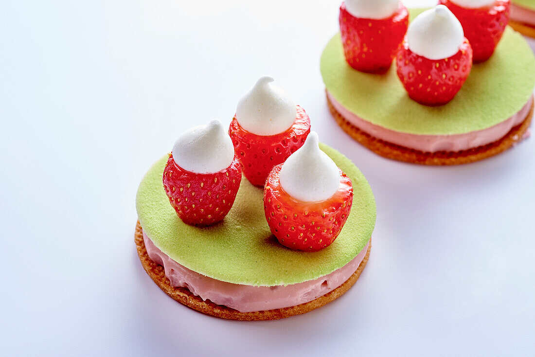 Strawberry and wasabi tartelettes