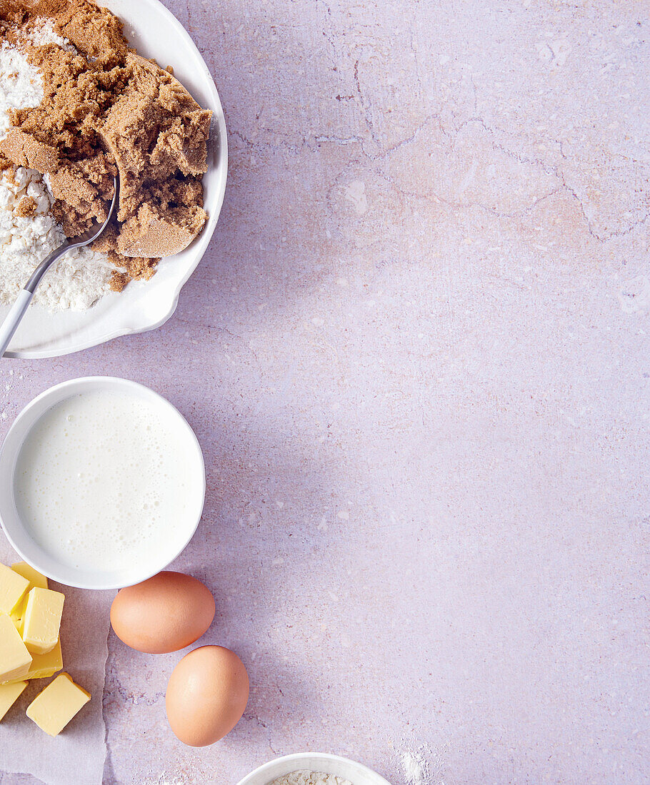 Zutaten für Bananenbrot: Mehl, Zucker, Eier, Butter