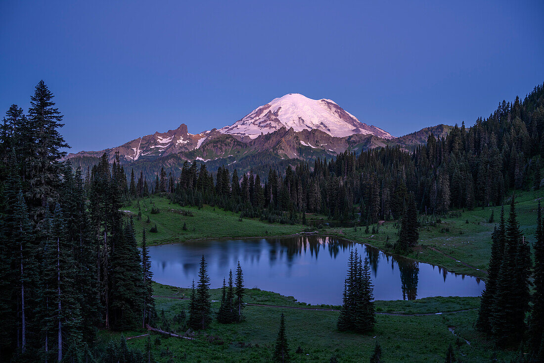 Mount Rainier and Lower Tipsoo Lake at dawn, Mount Rainier National Park, Washington, USA.