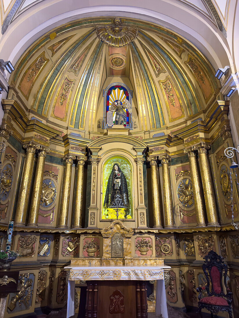 Statue der Jungfrau Maria in einer Seitenkapelle der Metropolitan-Kathedrale, Buenos Aires, Argentinien.