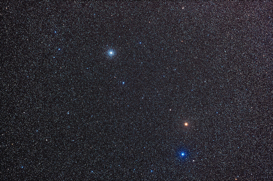 Dies ist der große und helle Kugelsternhaufen NGC 6397 in Ara unterhalb des Skorpions und direkt südlich der Milchstraße.