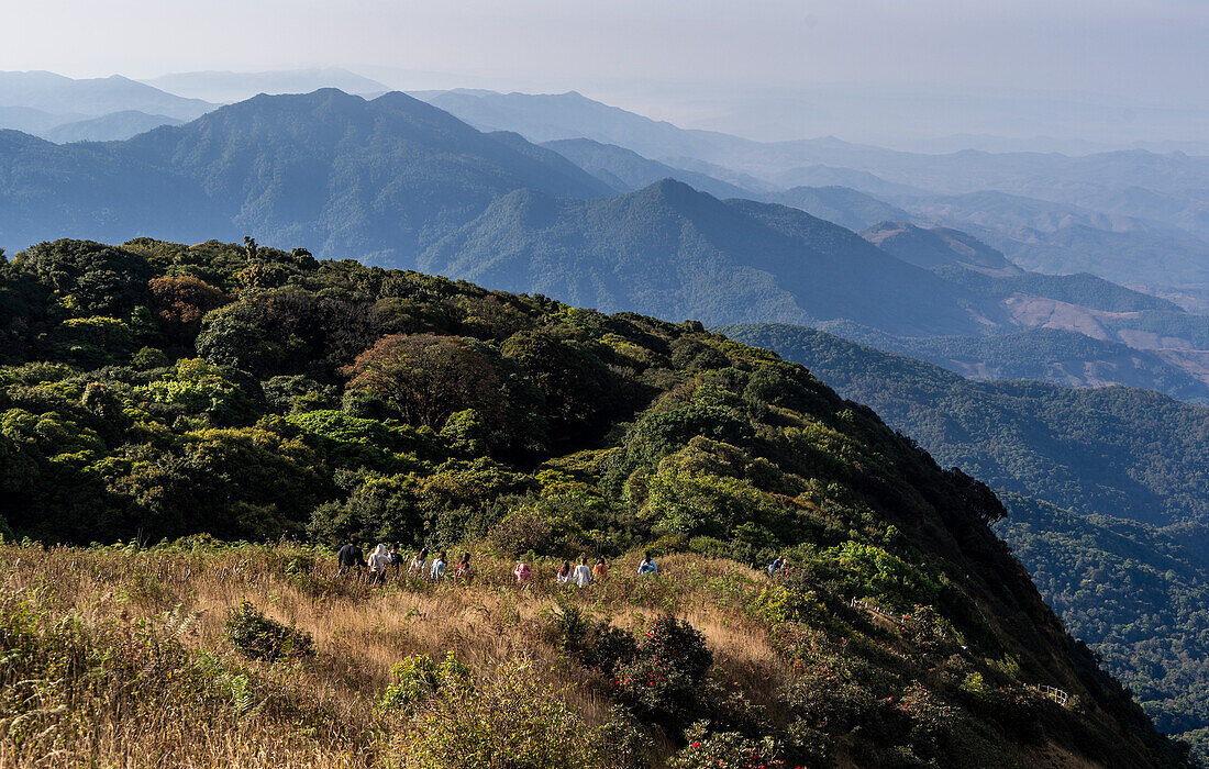 Blick auf den Doi Inthanon National Park in der Provinz Chiang Mai, Thailand, Südostasien, Asien