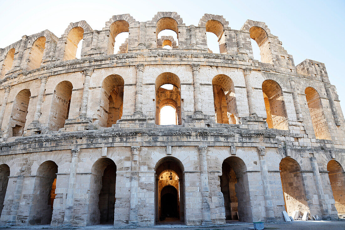 Das römische Amphitheater von El Jem, früher Thysdrus in römischer Zeit, UNESCO-Weltkulturerbe, ein ovales Amphitheater in der modernen Stadt El Jem, Tunesien, Nordafrika, Afrika