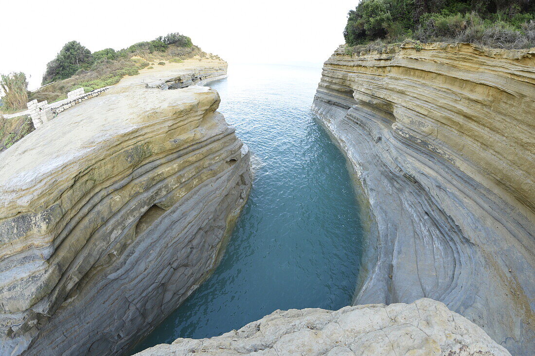 Berühmter Kanal der Liebe (Canal D'Amour) in Sidari, Korfu, Griechische Inseln, Griechenland, Europa