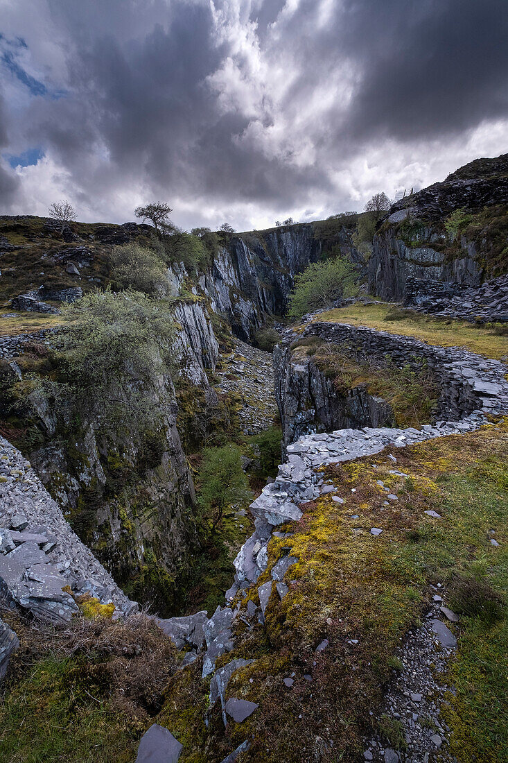 Stillgelegter Schiefersteinbruch Glyn Rhonwy, bei Llanberis, Snowdonia-Nationalpark (Eryri), Nordwales, Vereinigtes Königreich, Europa