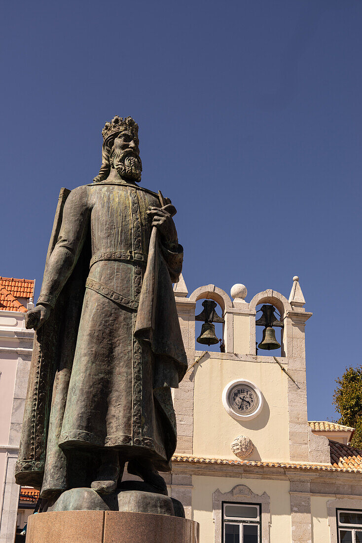 Statue von Dom Pedro I. in der Altstadt, Cascais, Portugal, Europa