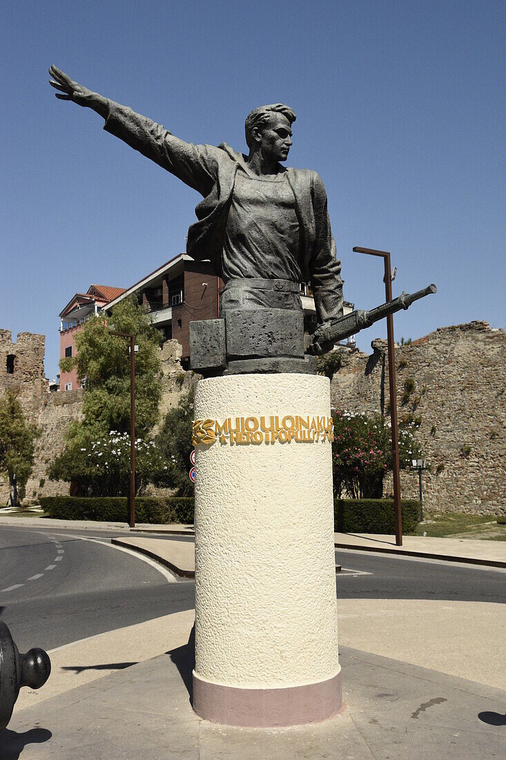 Das Denkmal von Mujo Ulqinaku, Durres, Albanien, Europa