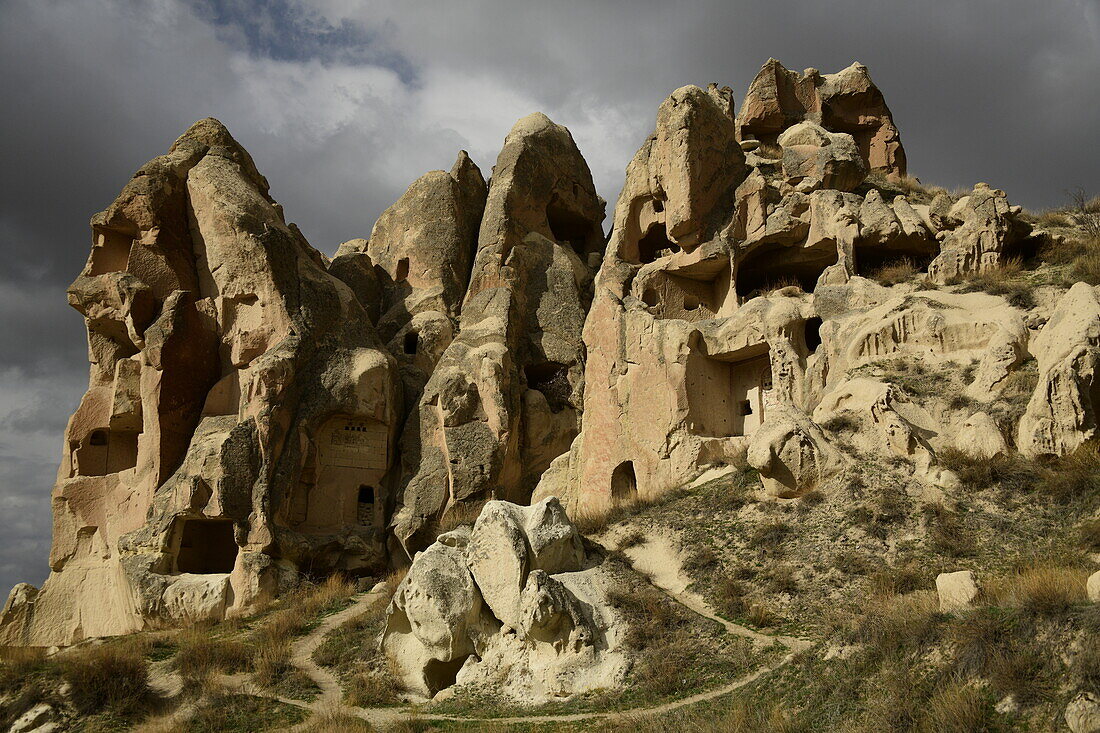 Felsformationen und Höhlenhäuser in Goreme, Kappadokien, Anatolien, Türkei, Kleinasien, Asien