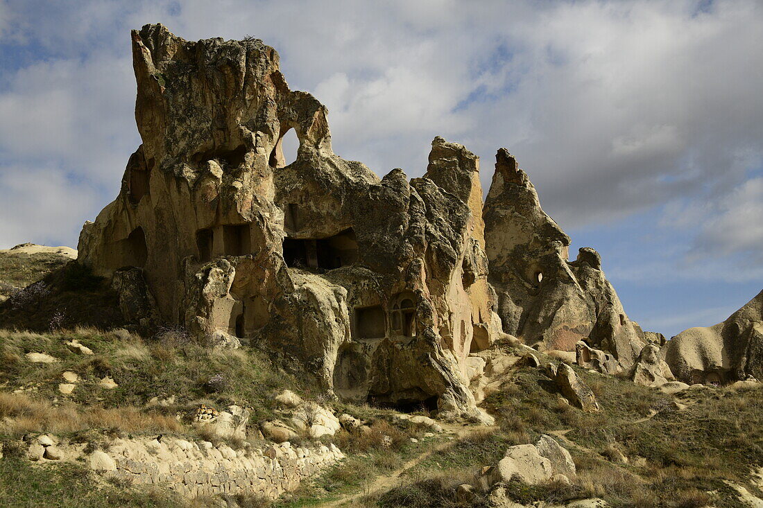 Felsformationen und Höhlenhäuser in Goreme, Kappadokien, Anatolien, Türkei, Kleinasien, Asien