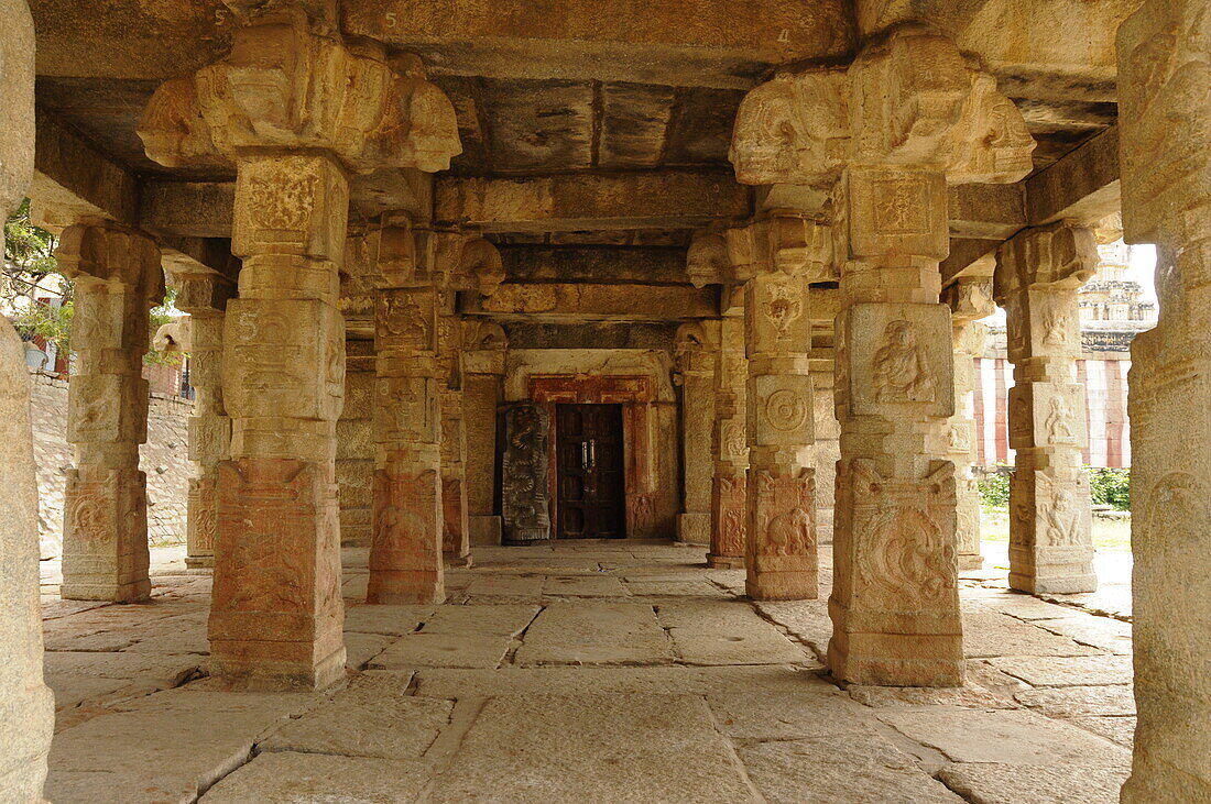 Interior of the Sri Virupaksha temple in Hampi, UNESCO World Heritage Site, Karnataka, India, Asia