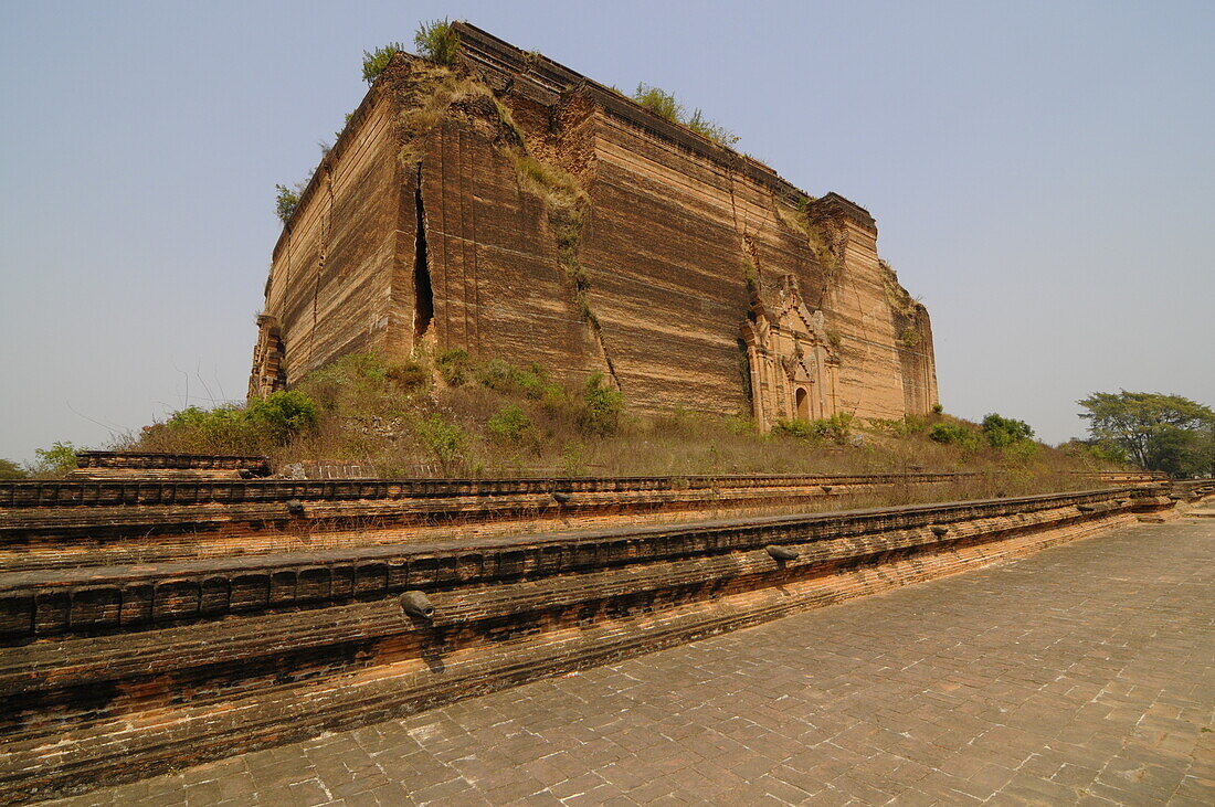 Unvollendete Pagode von Mingun, in der Nähe von Mandalay, Bezirk Sagaing, Myanmar, Asien