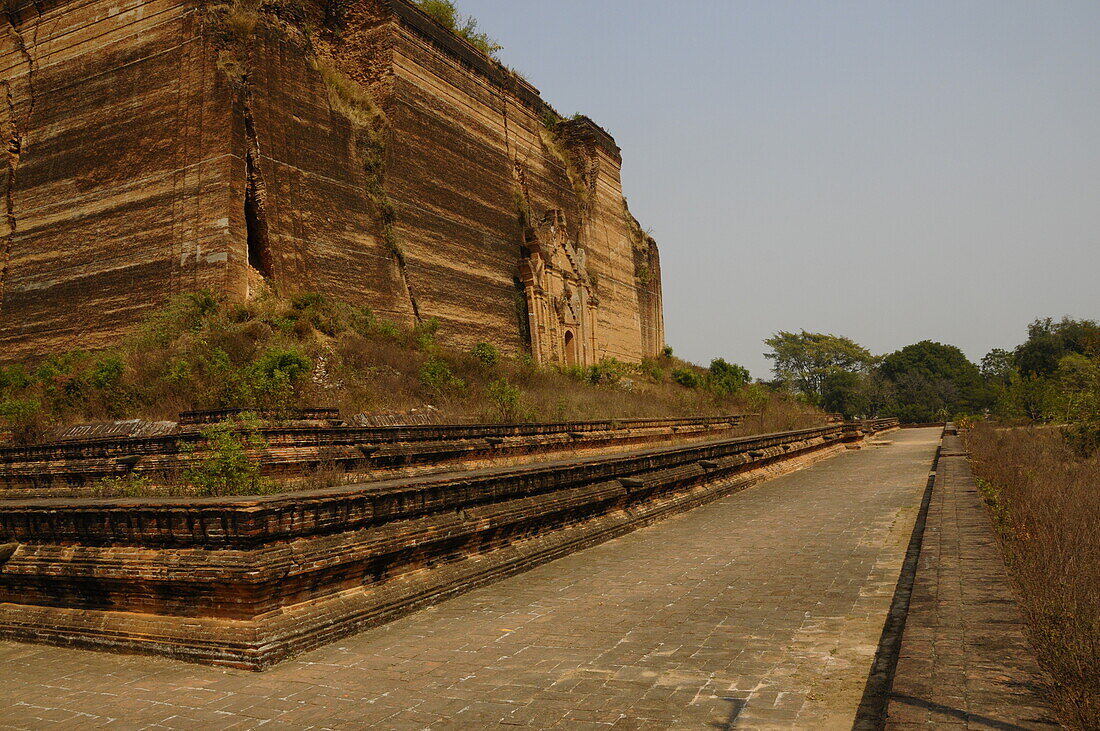 Unvollendete Pagode von Mingun, in der Nähe von Mandalay, Bezirk Sagaing, Myanmar, Asien