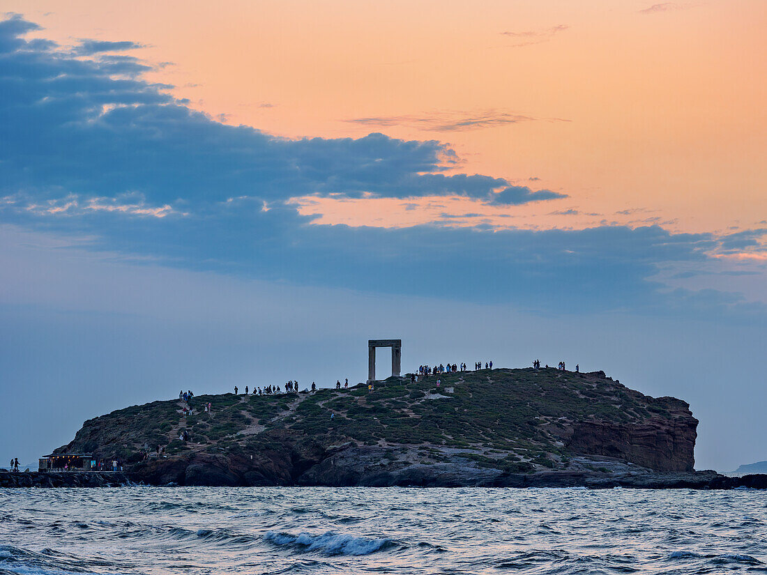 Apollo-Tempel in der Abenddämmerung, Chora, Naxos-Stadt, Insel Naxos, Kykladen, Griechische Inseln, Griechenland, Europa