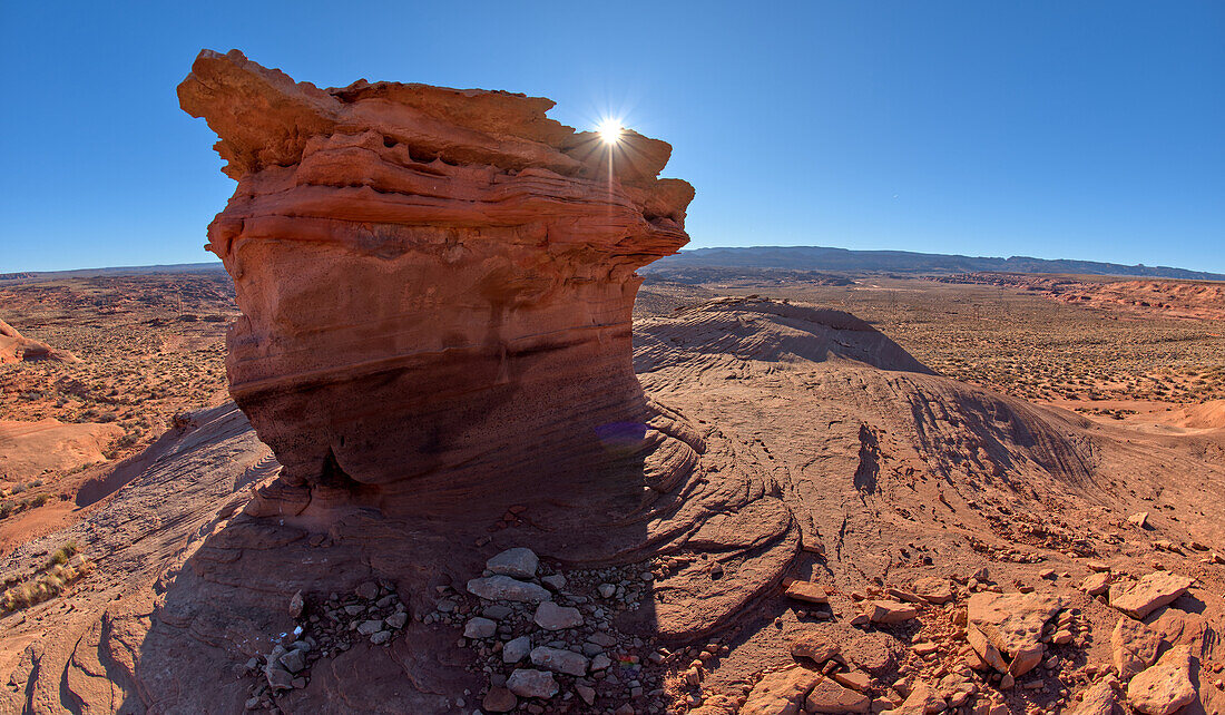 Ein Sandstein-Hoodoo bei Ferry Swale in der Glen Canyon Recreation Area bei Page, Arizona, Vereinigte Staaten von Amerika, Nordamerika