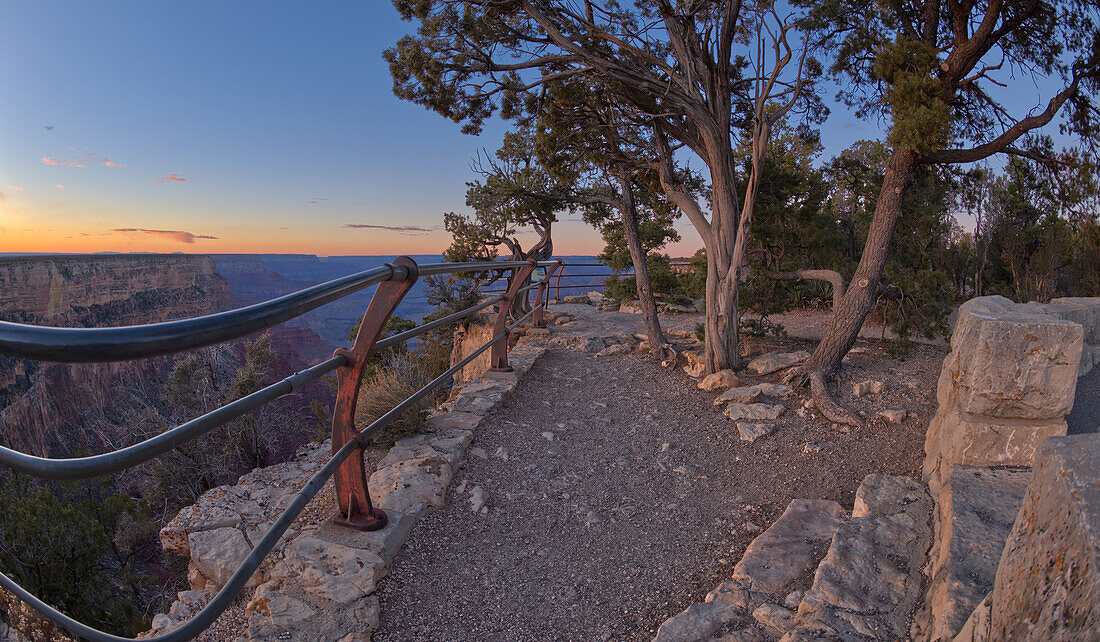 Blick vom Abyss Overlook kurz nach Sonnenuntergang, Grand Canyon, UNESCO-Welterbe, Arizona, Vereinigte Staaten von Amerika, Nordamerika