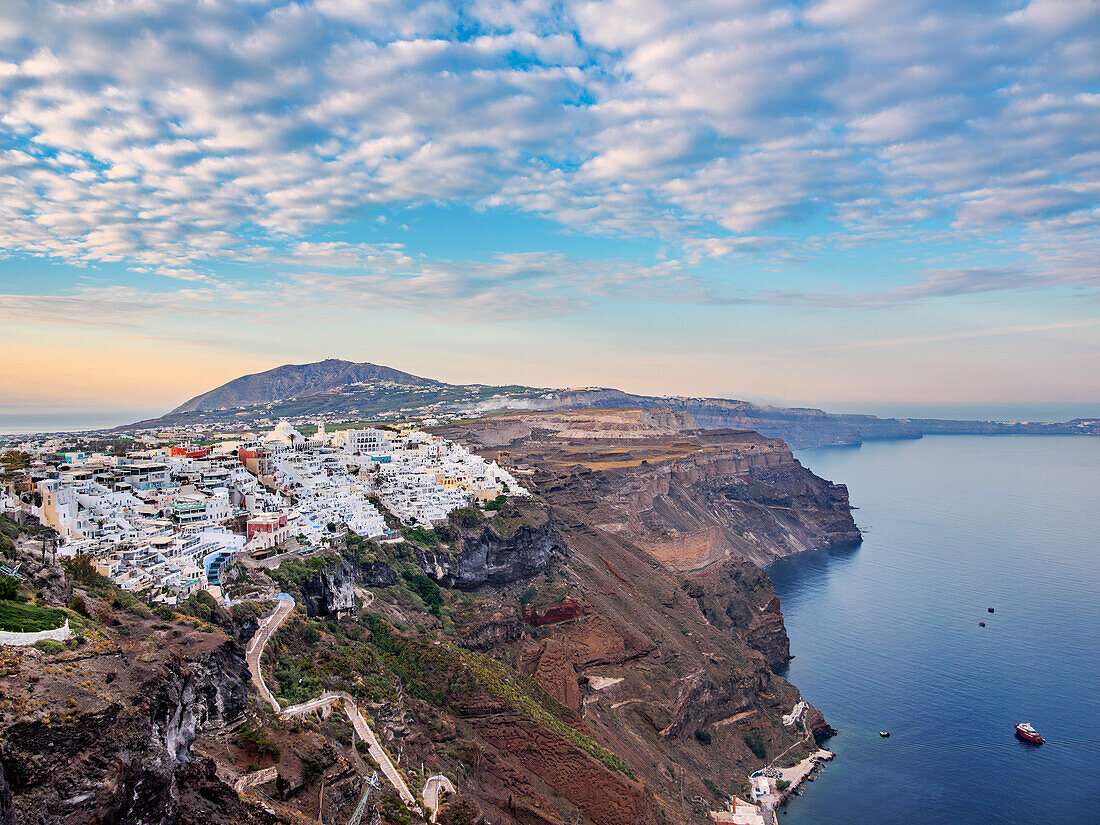 Stadtbild von Fira bei Sonnenaufgang, Insel Santorin (Thira), Kykladen, Griechische Inseln, Griechenland, Europa