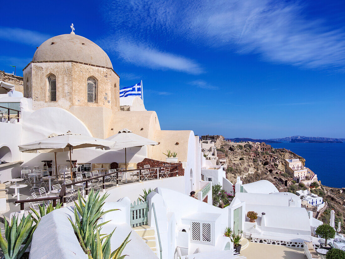 Heilige Kirche der Agia Ekaterina, Dorf Oia, Insel Santorin (Thira), Kykladen, Griechische Inseln, Griechenland, Europa