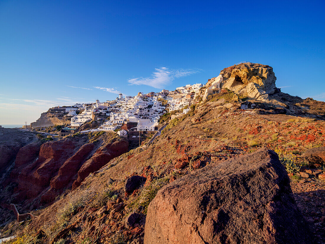 Dorf Oia bei Sonnenuntergang, Insel Santorin (Thira), Kykladen, Griechische Inseln, Griechenland, Europa