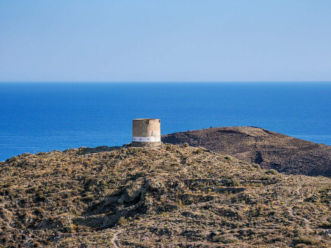 Alte Mühle in der Nähe des Dorfes Akrotiri, Insel Santorin (Thira), Kykladen, Griechische Inseln, Griechenland, Europa