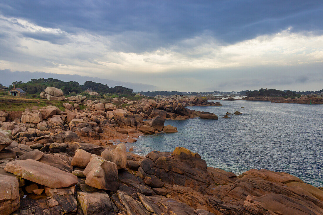 Rosa Granitküste (Cote de Granit Rose), Ploumanac'h, Perros-Guirec, Cotes-d'Armor, Bretagne, Frankreich, Europa