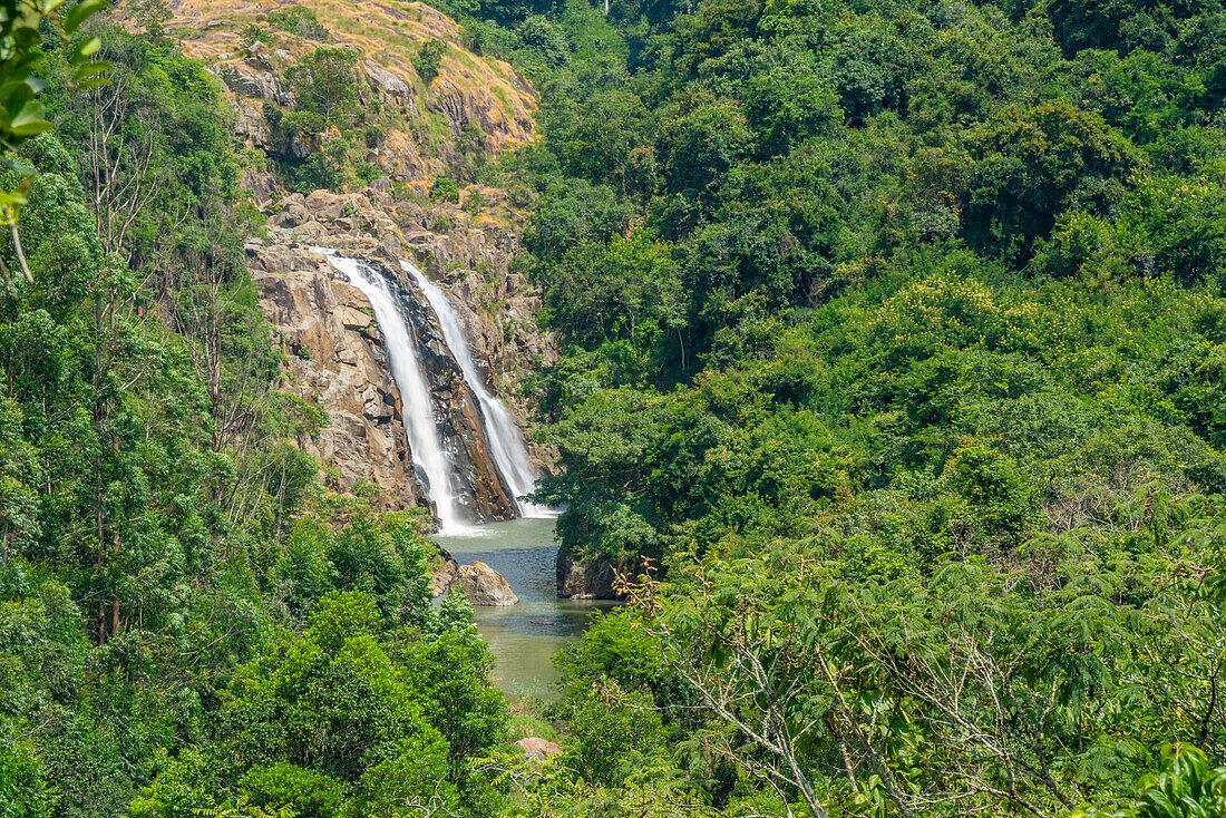 Blick auf die Mantenga-Fälle, Mantenga Cultural Village, eine traditionelle Siedlung in Eswatini, Malkerns, Eswatini, Afrika