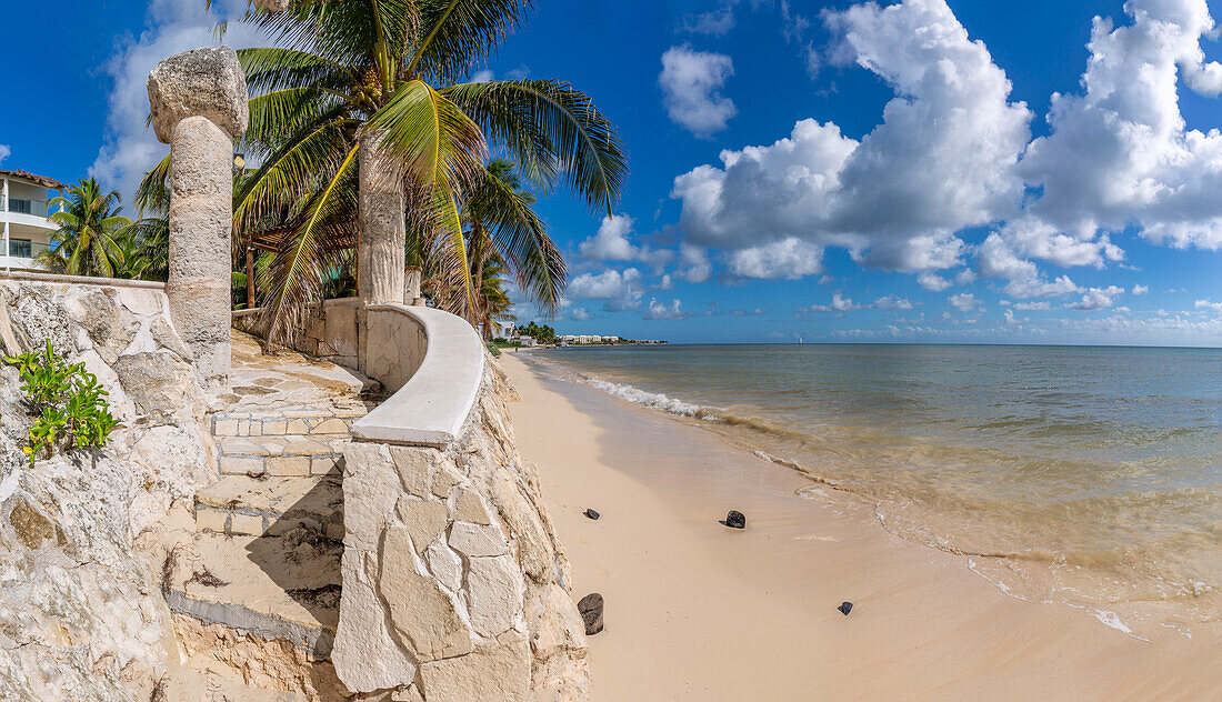 Blick auf Strand bei Puerto Morelos, Karibikküste, Halbinsel Yucatan, Mexiko, Nordamerika