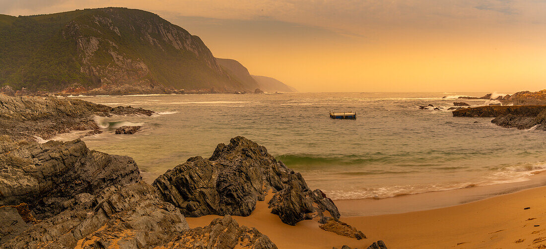 Blick auf die Mündung des Storms River, Tsitsikamma National Park, Garden Route National Park, Südafrika, Afrika