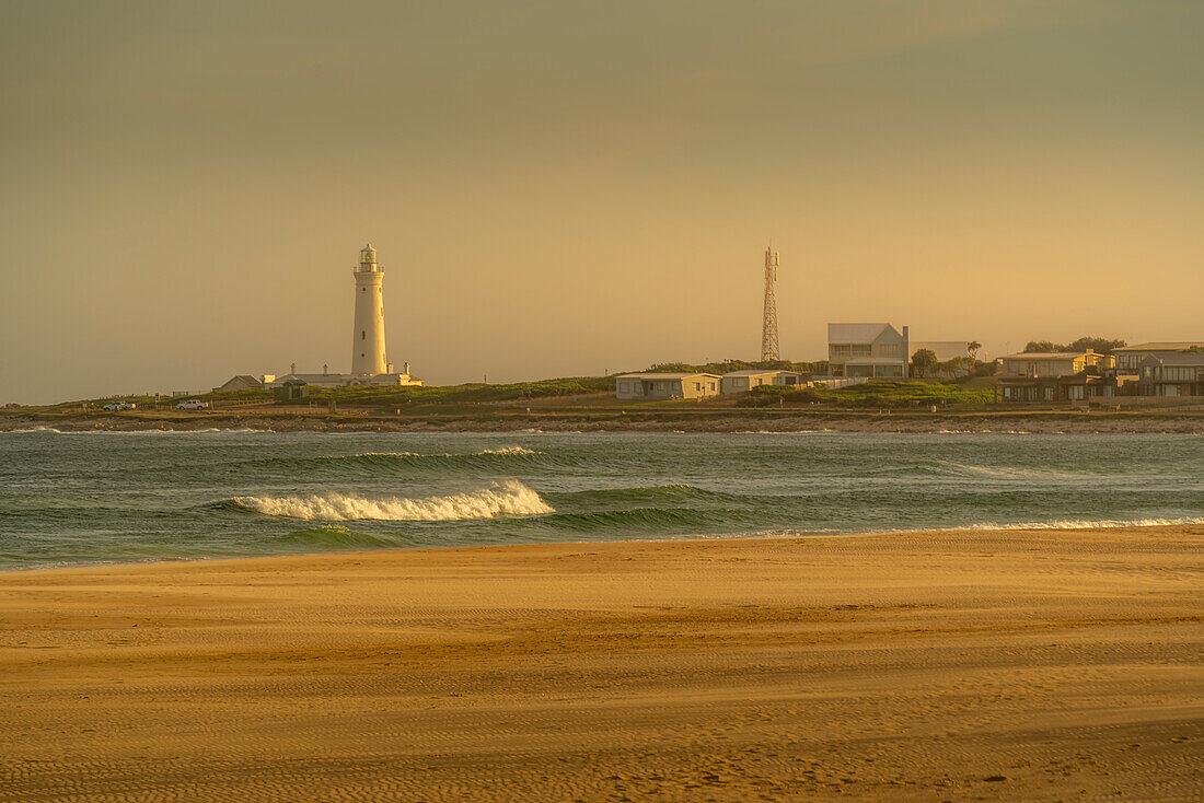 Blick auf den Seal Point-Leuchtturm, Kap St. Francis, Provinz Ostkap, Südafrika, Afrika