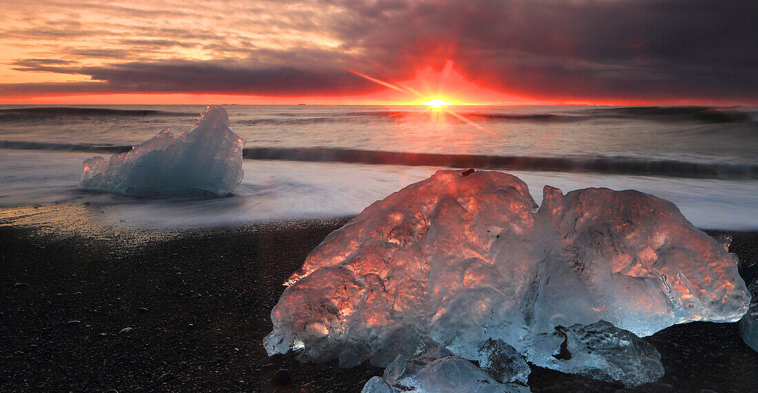 Breioamerkursandur (Diamond Beach) near Jokulsarlon Glacier Lagoon, at sunrise (dawn), Vatnajokull National Park, southern Iceland, Polar Regions