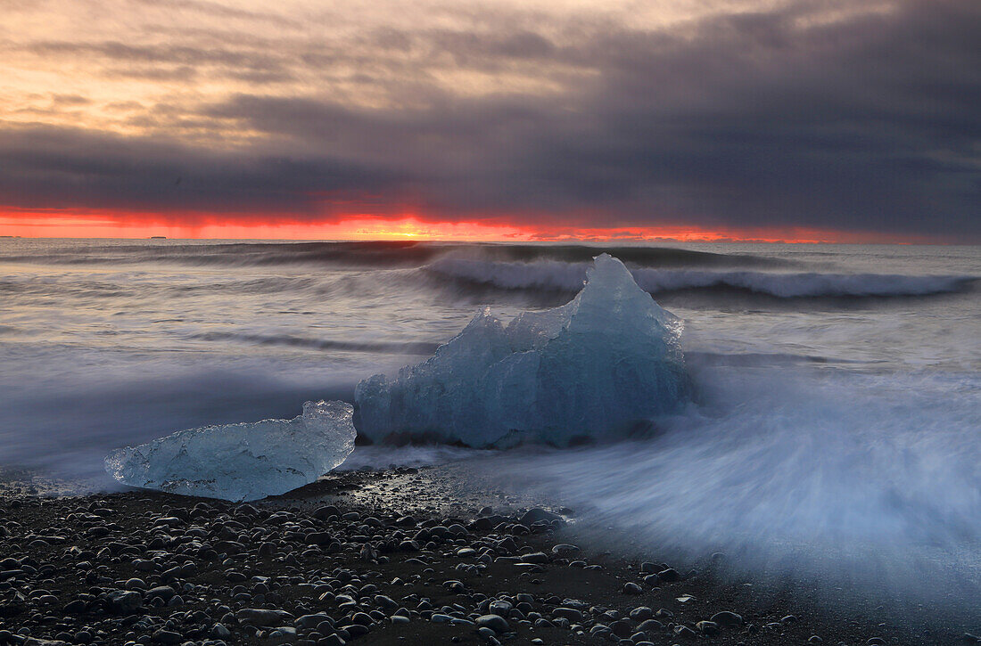 Breioamerkursandur (Diamond Beach) near Jokulsarlon Glacier Lagoon, at sunrise (dawn), Vatnajokull National Park, southern Iceland, Polar Regions