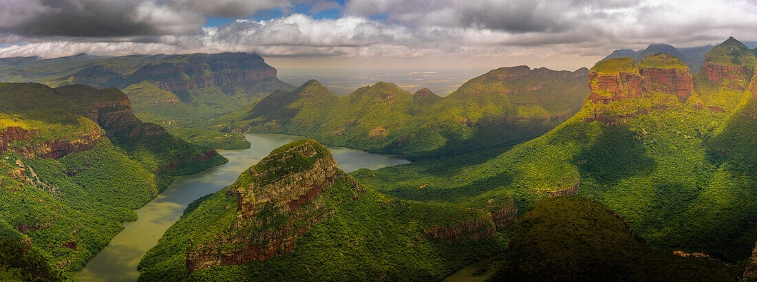 View of moody skies over the Three Rondavels in Blyde River Canyon, Province of Mpumalanga, South Africa, Africa