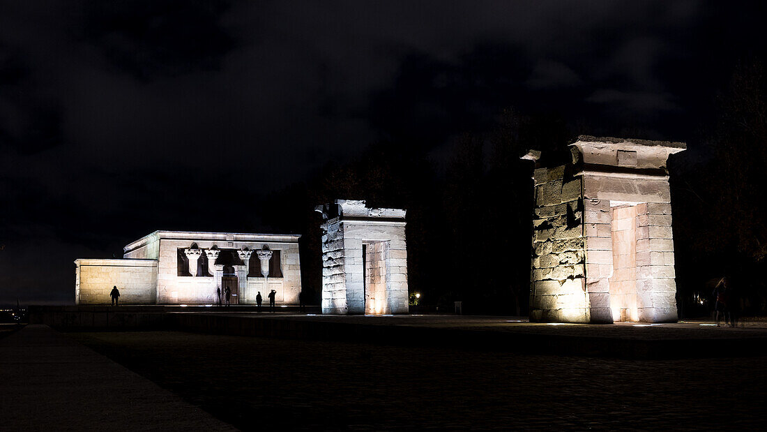 Blick auf den antiken nubischen Tempel von Debod, abgebaut im Rahmen der Internationalen Kampagne zur Rettung der Monumente Nubiens, wieder aufgebaut im Parque de la Montana, Madrid, Spanien, Europa