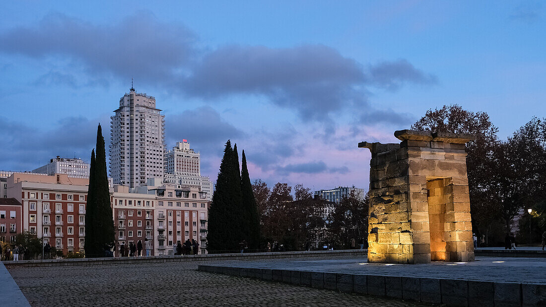 Blick auf den antiken nubischen Tempel von Debod, abgebaut im Rahmen der Internationalen Kampagne zur Rettung der Monumente Nubiens, wieder aufgebaut im Parque de la Montana, Madrid, Spanien, Europa