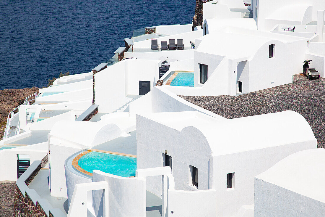 Weiß getünchte Häuser auf der wunderschönen Insel Santorin, Kykladen, Griechische Inseln, Griechenland, Europa