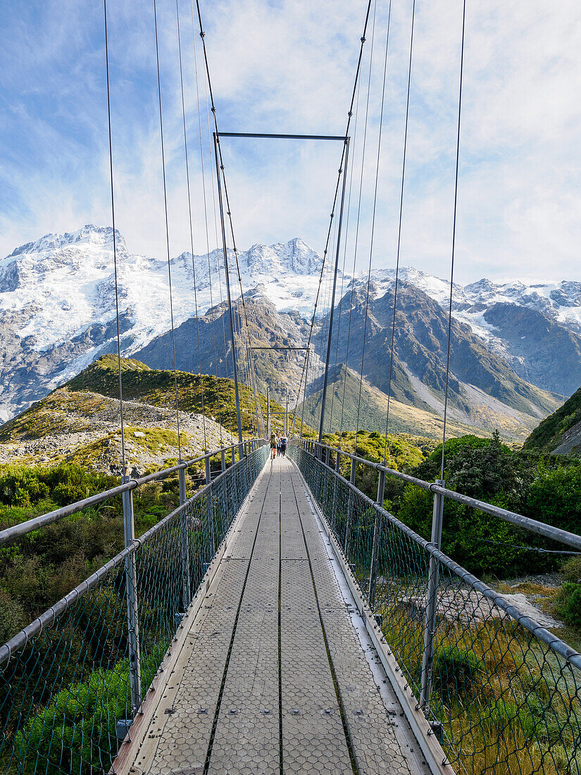 Swinging bridge on the Hooker Valley Track in Aoraki (Mount Cook) National Park, UNESCO World Heritage Site, Southern Alps, South Island, New Zealand, Pacific