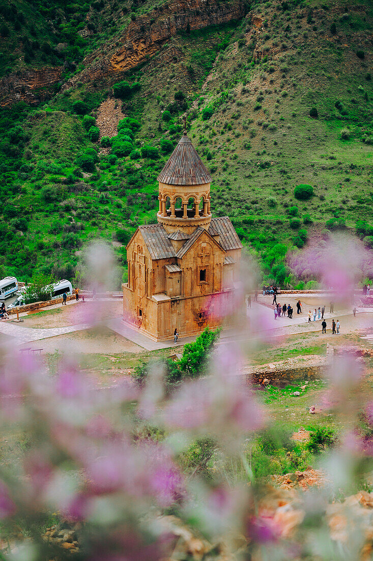 Das Noravank-Kloster und die roten Berge von Vayots Dzor, Armenien (Hayastan), Kaukasus, Zentralasien, Asien