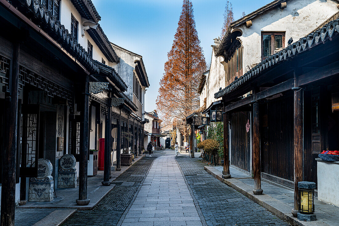 Historic houses in Zhouzhuang water town, Jiangsu, China, Asia