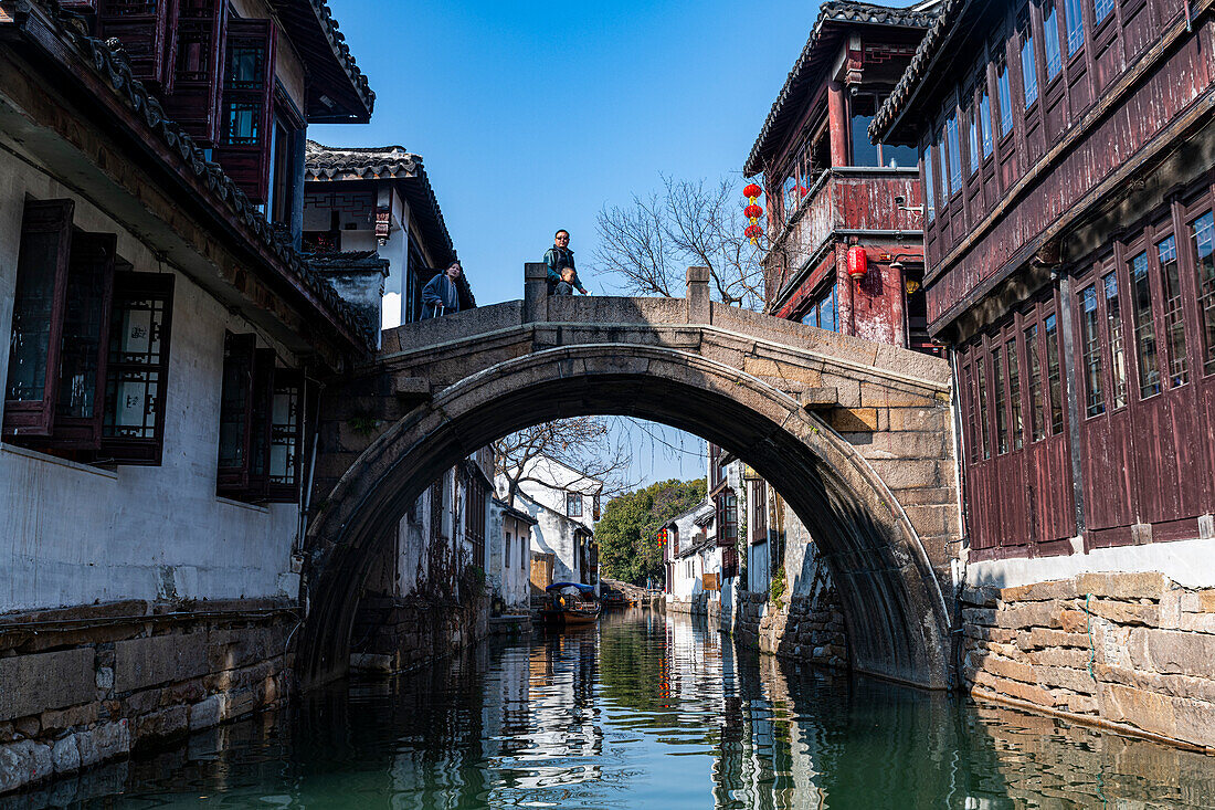 Wasserkanal, Wasserstadt Zhouzhuang, Jiangsu, China, Asien