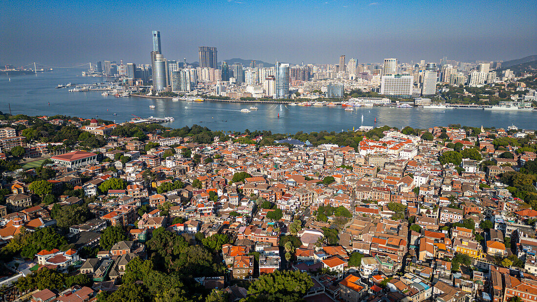 Luftaufnahme der internationalen Siedlung Kulangsu, UNESCO-Weltkulturerbe, Xiamen, Fujian, China, Asien