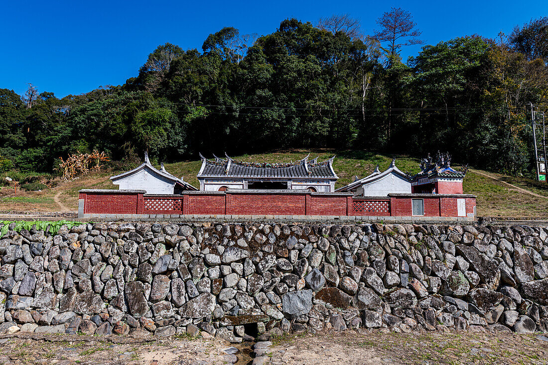 Tempel im historischen Dorf Taxia, Fujian Tulou, ländliche Behausung der Hakka, Fujian, China, Asien