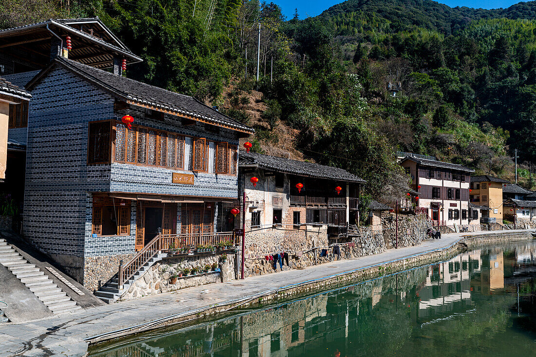 Alte Häuser im historischen Dorf Taxia, Fujian Tulou, ländliche Behausung der Hakka, Fujian, China, Asien