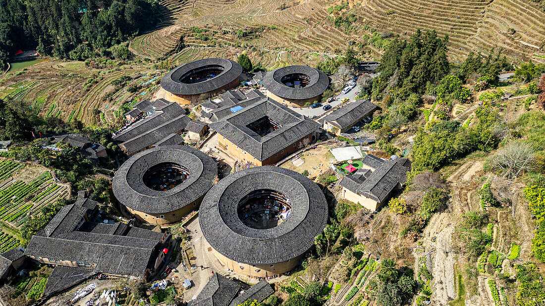 Luftaufnahme von Tianluokeng, UNESCO-Weltkulturerbe, Fujian Tulou, ländliche Behausung der Hakka, Fujian, China, Asien