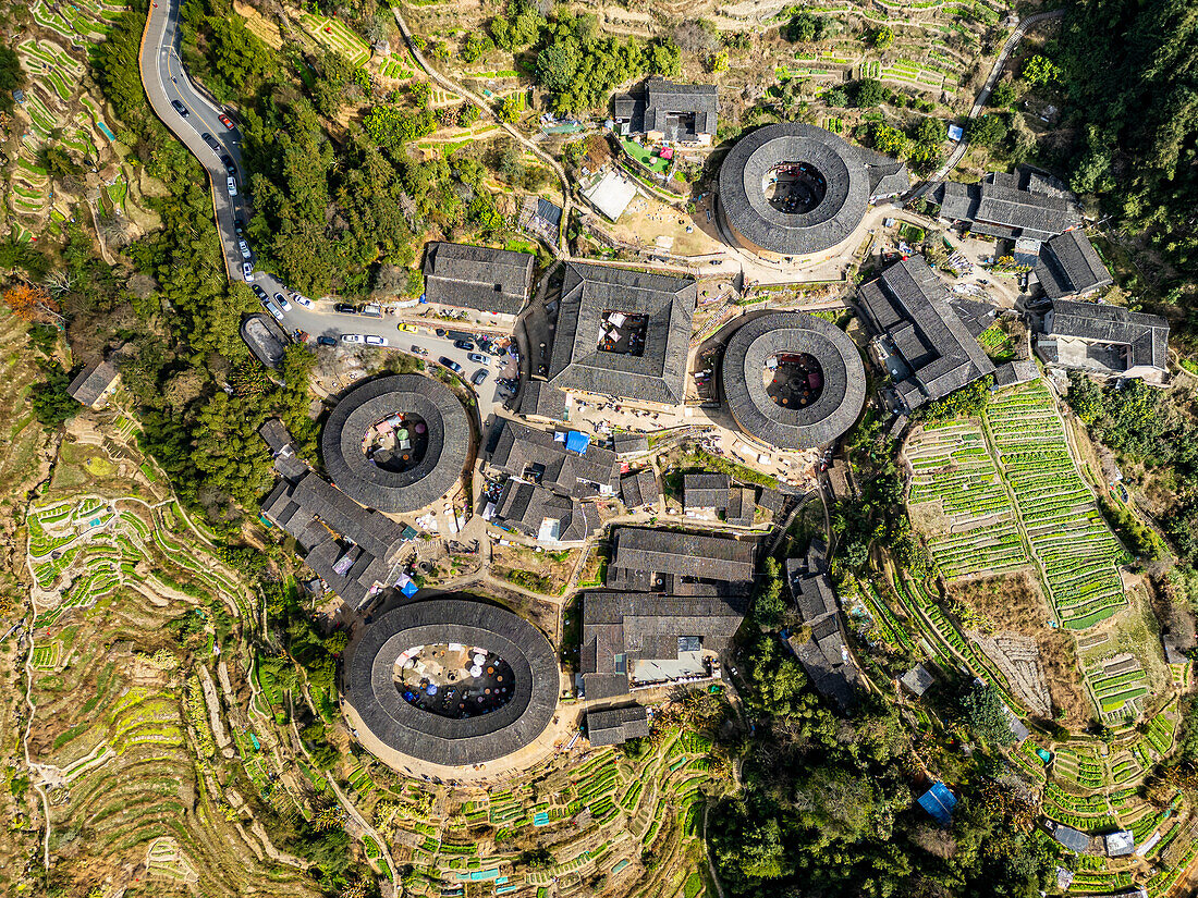 Luftaufnahme von Tianluokeng, UNESCO-Weltkulturerbe, Fujian Tulou, ländliche Behausung der Hakka, Fujian, China, Asien