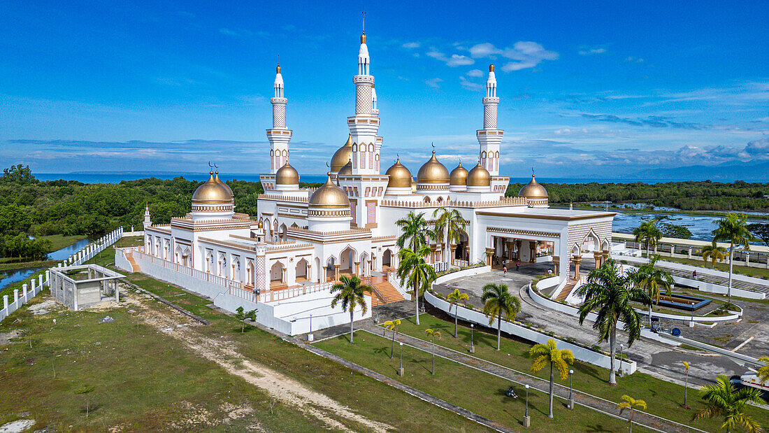 Luftaufnahme der Sultan Hassanal Bolkiah Masjid, Cotabato City, Autonome Region Bangsamoro in Muslim Mindanao, Philippinen, Südostasien, Asien