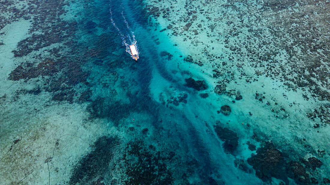 Luftaufnahme der Kabira-Bucht, Ishigaki, Yaeyama-Inselgruppe, Japan, Asien