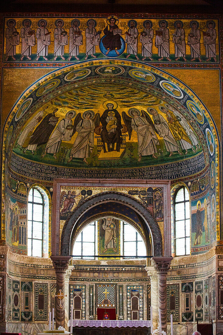 Innenraum, Euphrasius-Basilika, 6. Jahrhundert, UNESCO-Weltkulturerbe, Porec, Kroatien, Europa