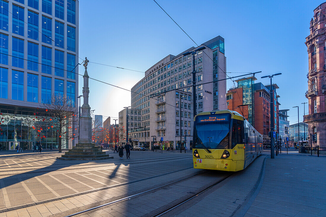 Blick auf die Straßenbahn am St. Peter's Square, Manchester, Lancashire, England, Vereinigtes Königreich, Europa