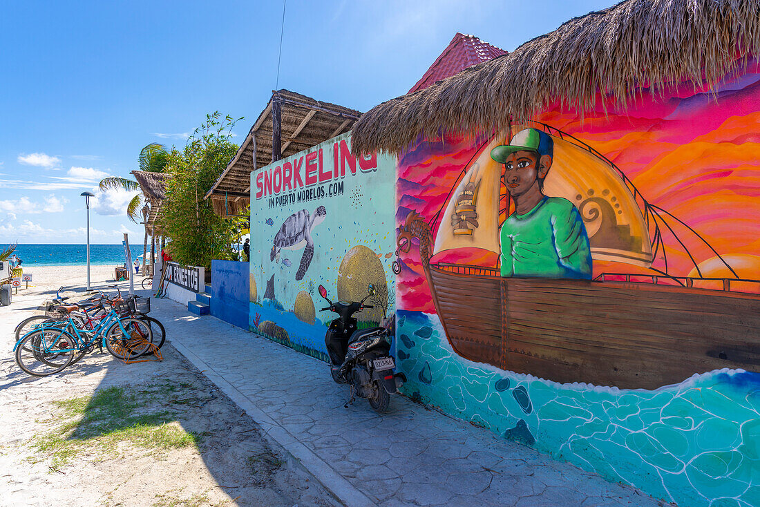 Blick auf Wandkunst in Puerto Morelos, Karibikküste, Yucatan-Halbinsel, Riviera Maya, Mexiko, Nordamerika