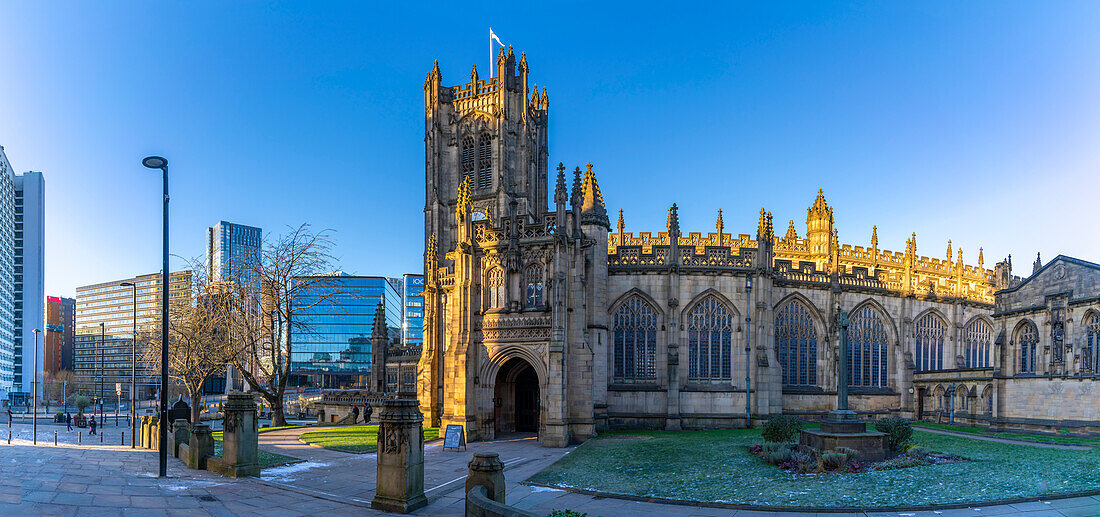 Blick auf die Kathedrale von Manchester, Manchester, Lancashire, England, Vereinigtes Königreich, Europa