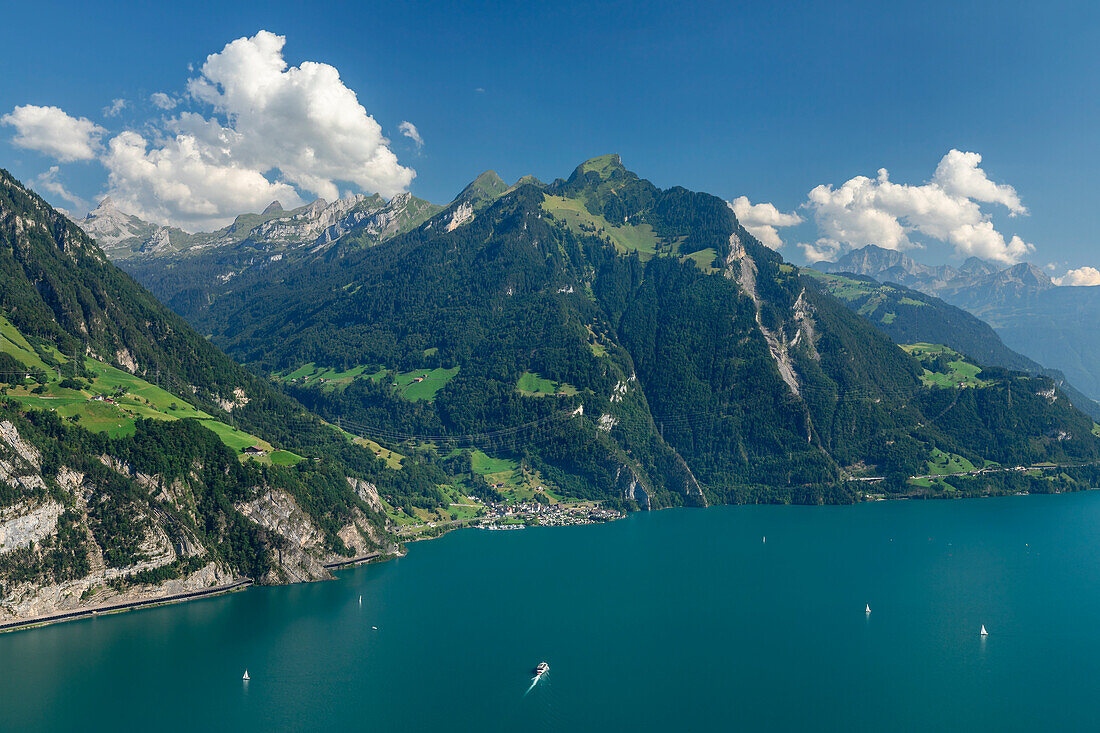 Blick von Seelisberg über den Vierwaldstättersee zum Bristenstock, Kanton Uri, Schweiz, Europa